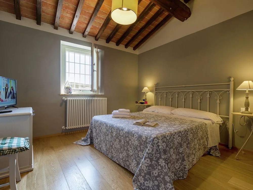 Gorgeous Tuscan Villa in Cortona With Swimming Pool