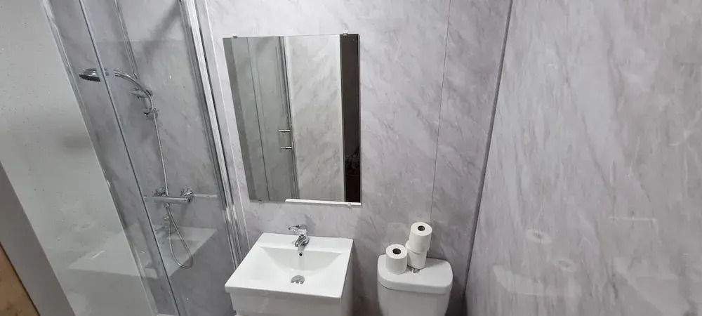 Spacious 4-bed House Great Location Coventry
