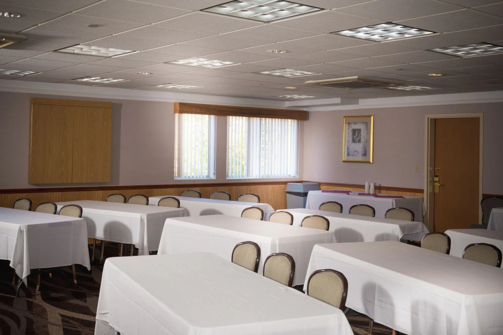 Best Western PLUS Executive Court Inn & Conference Center