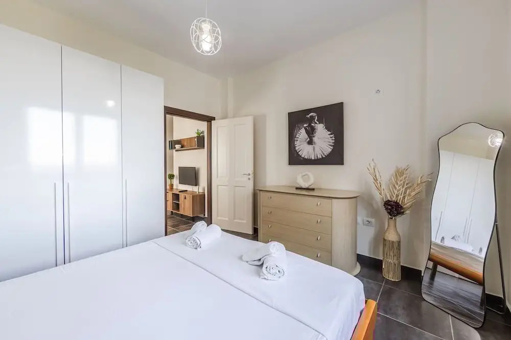 The Seabreeze Apartment 1BR in Gjiri i Lal zit