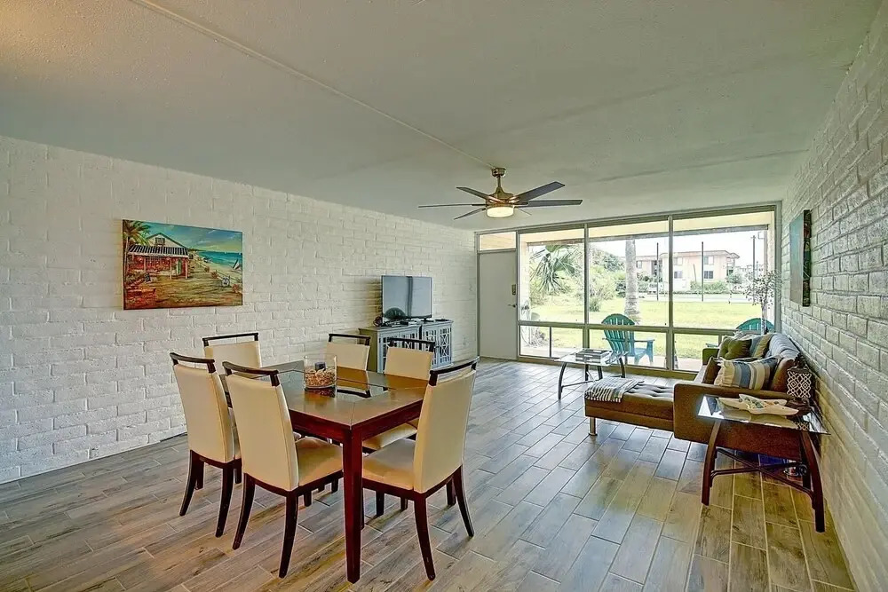 Salty Days Getaway 1 Bedroom Condo by Redawning
