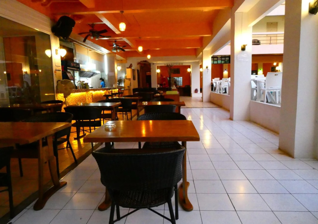 MANGO Lagoon Place