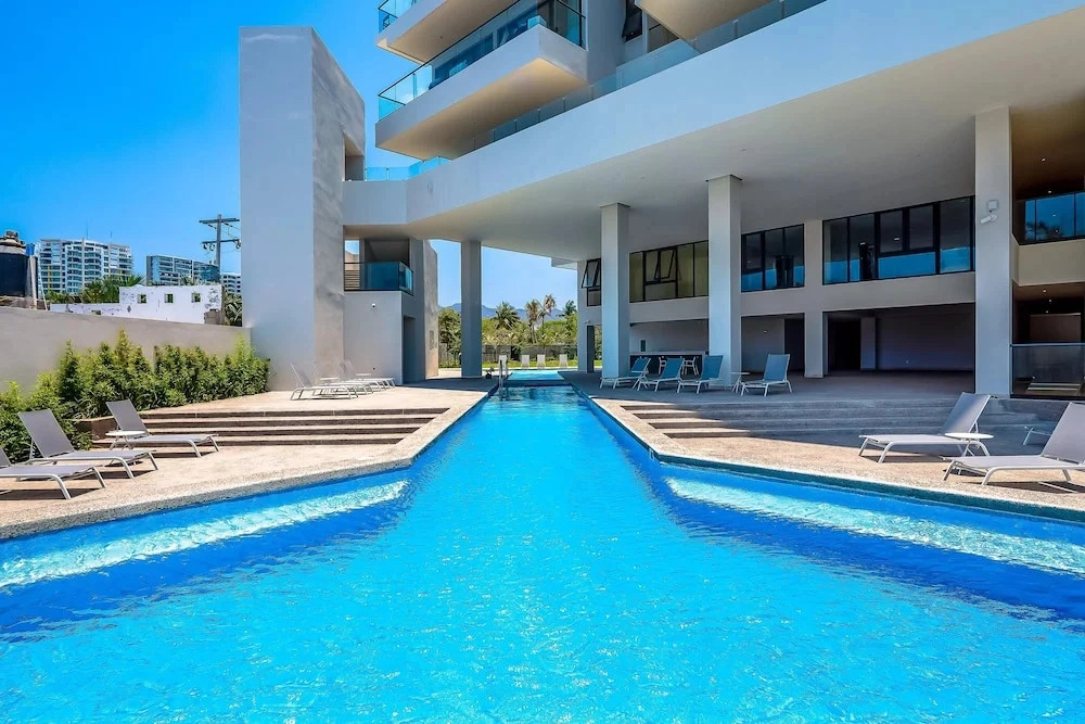 Cozy Oceanview Loft With Panoramic Views, Outdoor Pool & Fitness Room