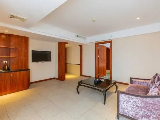 Yinglun Holiday Hotel