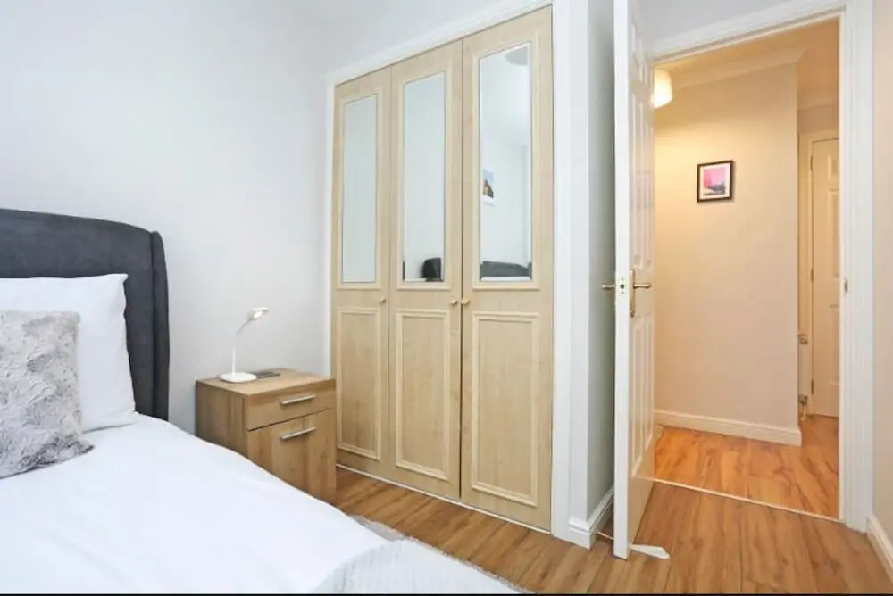 Sophisticated Apt in Trendy Leith Port District