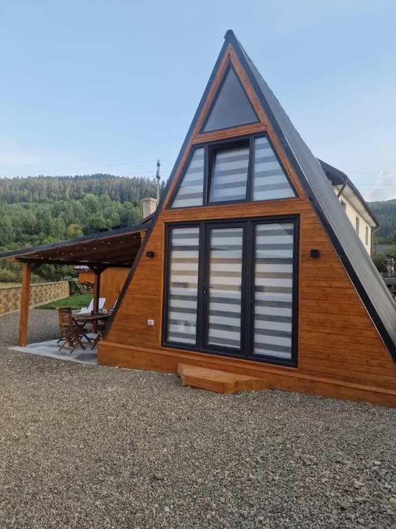 Bucovina-a-framehouse-hottub-fireplace-patio-wifi