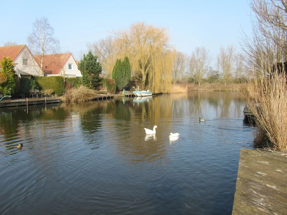 Tidy Bungalow With Dishwasher, Close to the Water