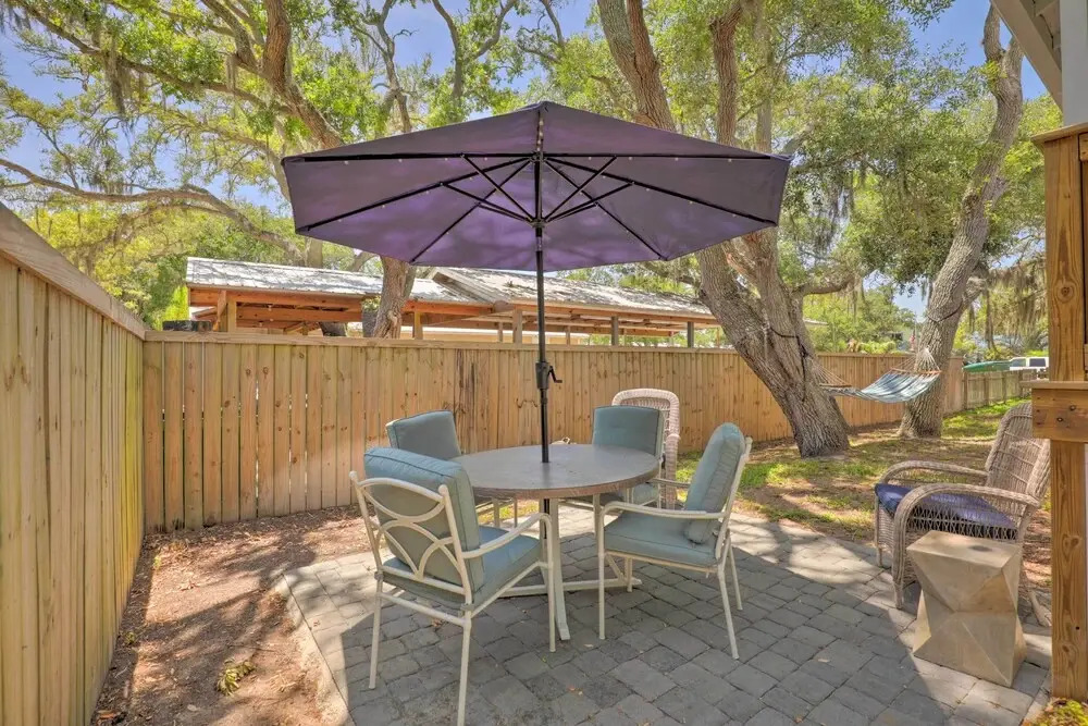 St Augustine Beach Cottage: Walk to Water!