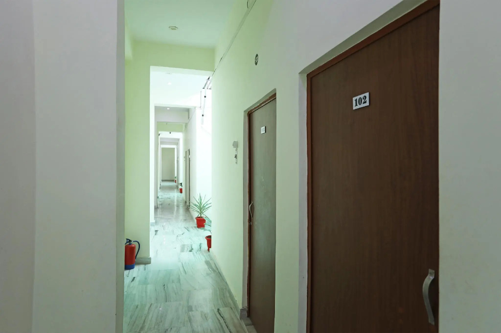 OYO 12193 Sandhya Hotel
