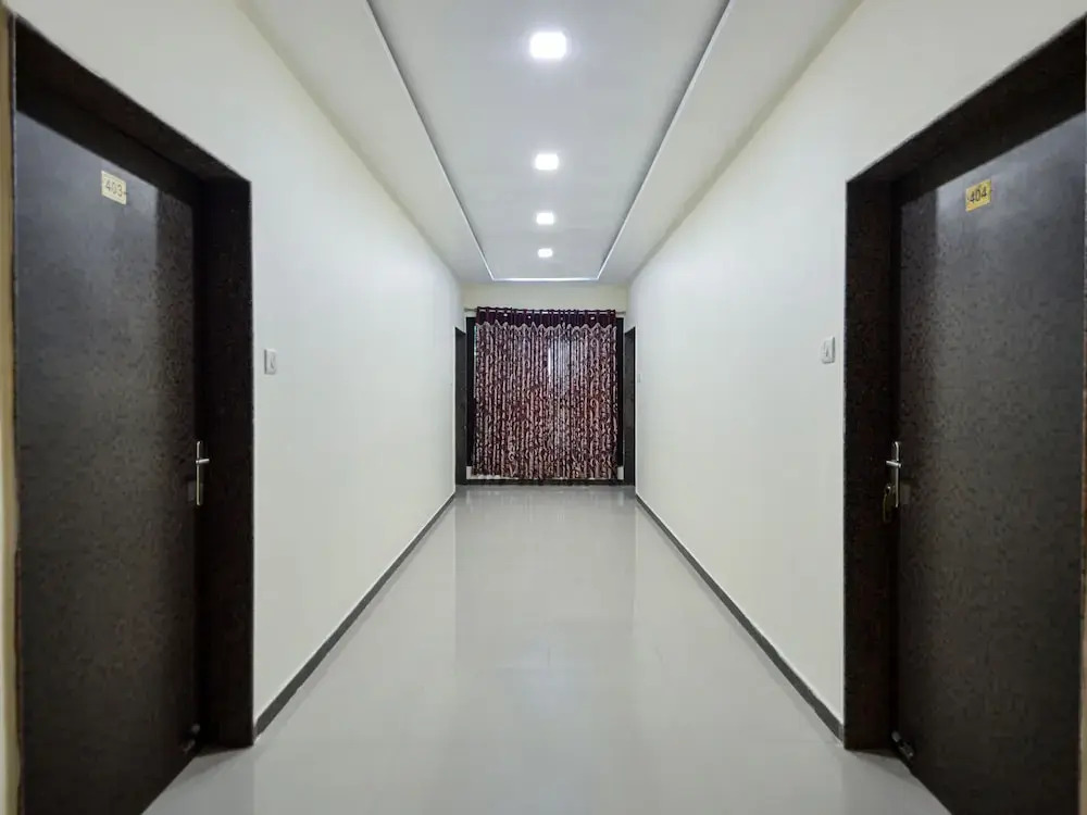 OYO 16076 Hotel Happy Day