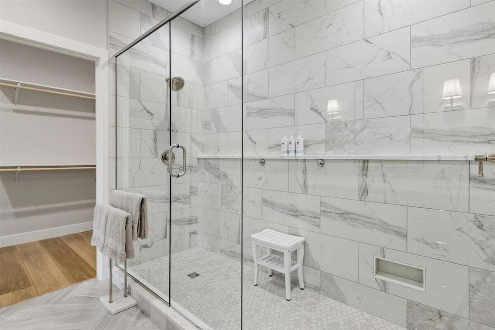 Modern Lakefront Escape The Twelve
