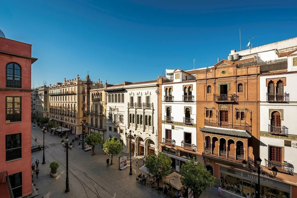 Luxury 3 Bd Apartment Next to the Cathedral. Constitución III