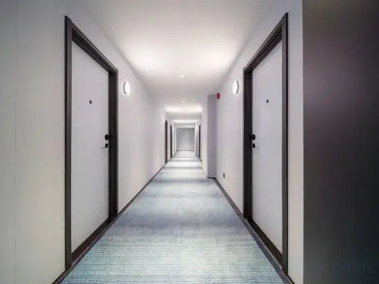 Haiyou Hotel (Shanghai Dong'an Road Subway Station)