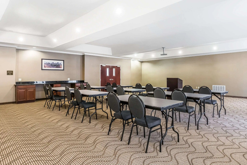 Comfort Suites Houston IAH Airport - Beltway 8