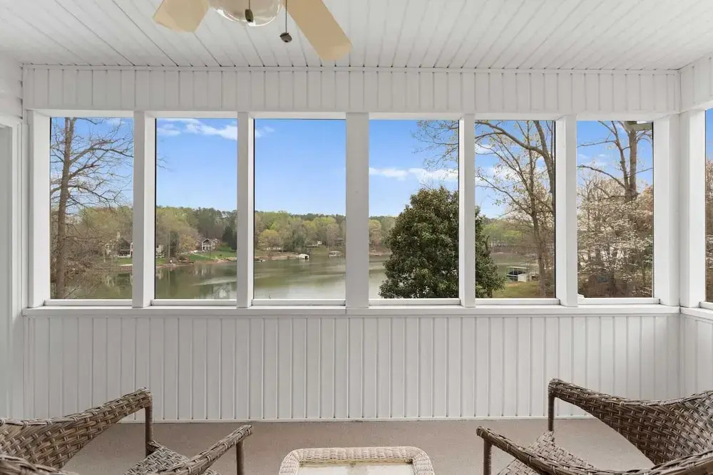 Sleeps 22, Lakefront w/ Private Dock & Pool, 2 Houses Lake Living by Avantstay