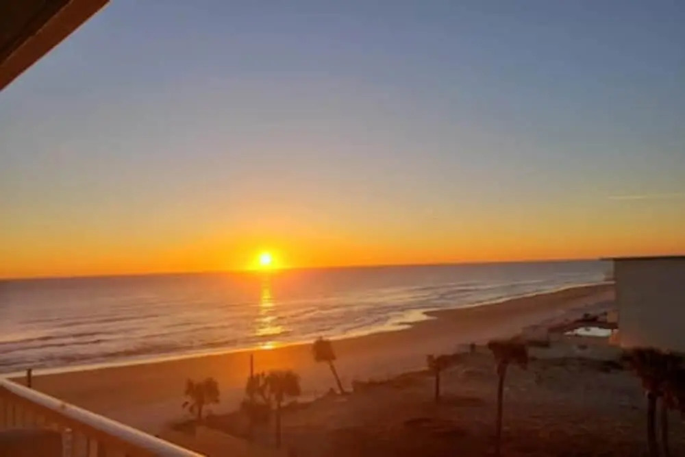611 3 Beds Luxury Oceanfront Studio