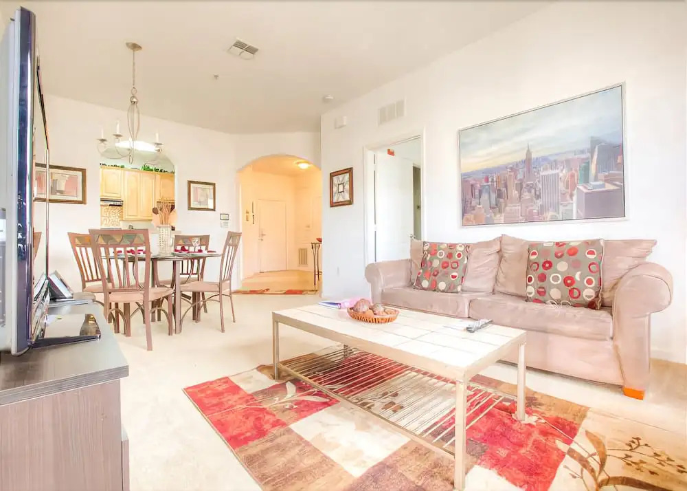 Stunning Top-Floor Condo, next to Clubhouse