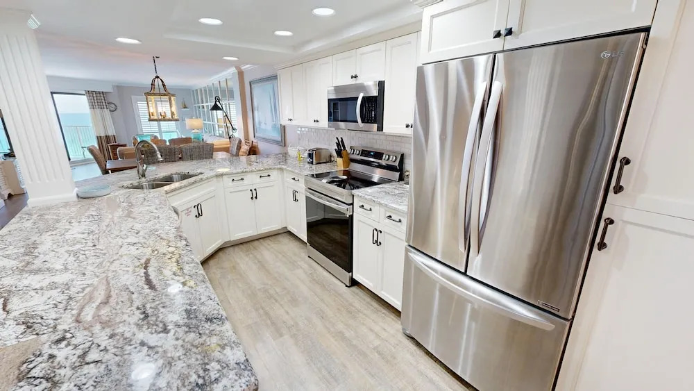 Inlet Reef 605 2 Bedroom Condo by RedAwning