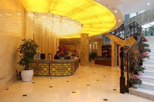Chengdu Cloud Retreat Hotel(Dufu Thatched Cottage & Qingyang Palace Subway Station)