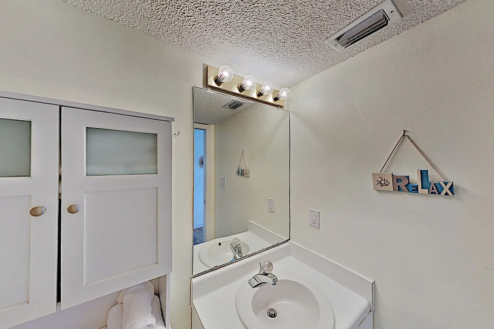 Dazzling Gulf-view W/ 2 Pools Walk To Pier 2 Bedroom Condo