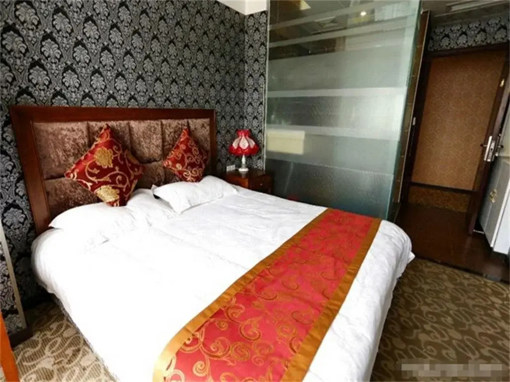 Yanting Zhuoyue Theme Hotel