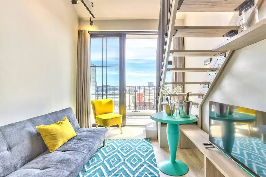 Loft Style Apartment in of the heart of East City. Views&Balcony