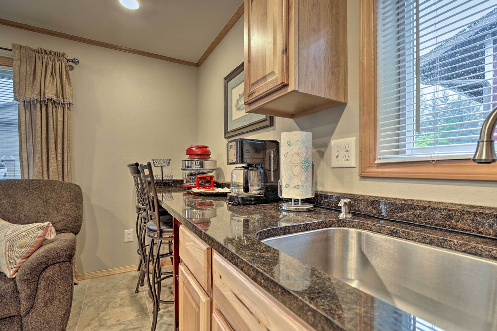 Quaint Juneau Apt w/ Scenic Mountain Surroundings