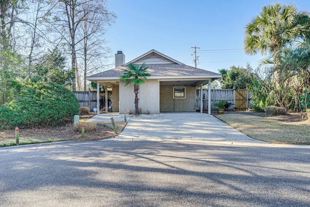 Northeast Wilmington Home ~ 5 Mi to Beach!