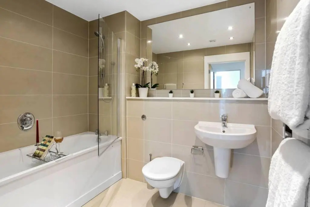 Stylish 2 Bed/2 Bath, Parking - Bracknell Centre