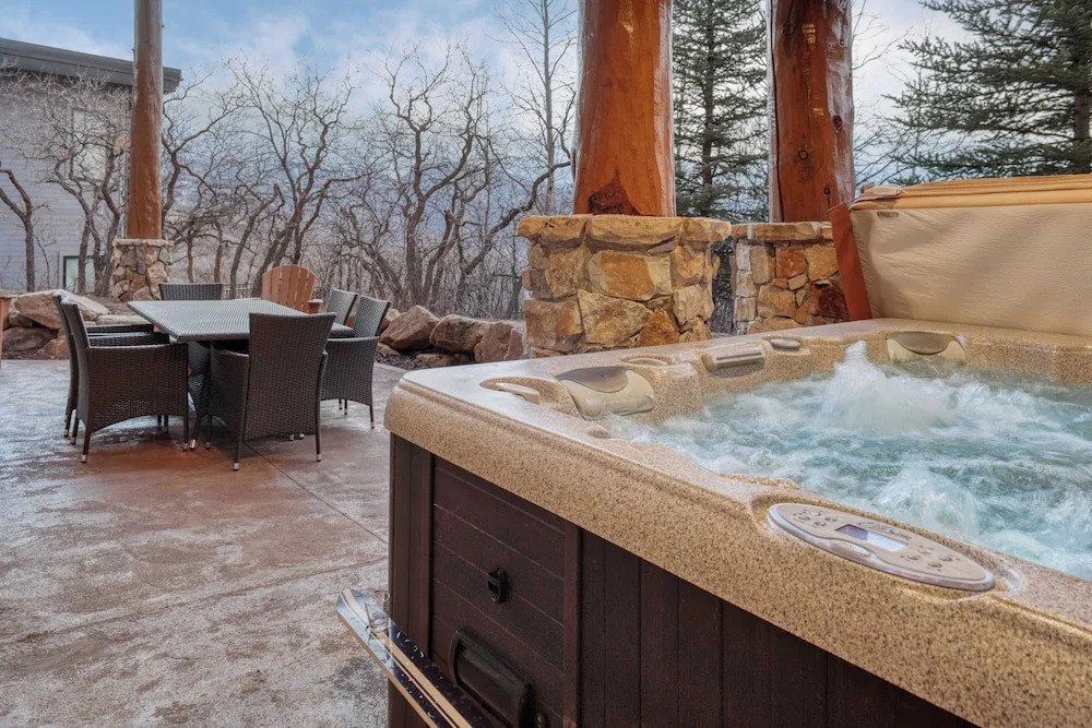 High Meadow by Avantstay Alpine Views w/ Indoor Pool, Hot Tub & Open Floor Plan