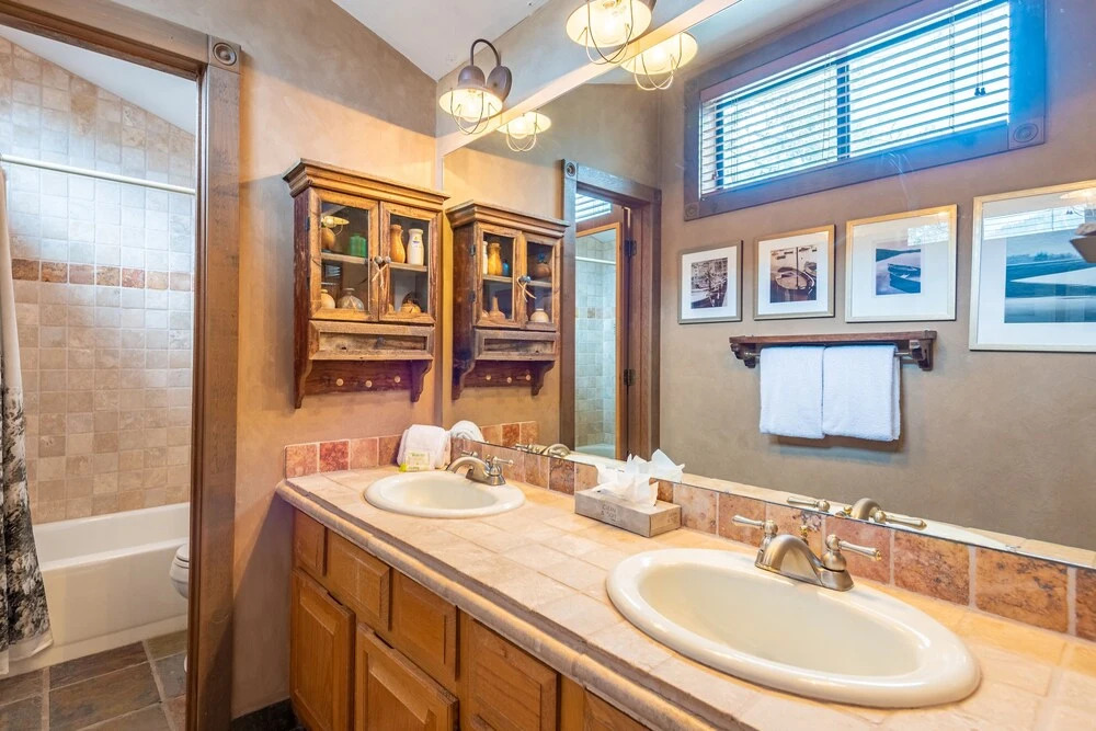 Bridgepoint 24 - 2 Br Condo