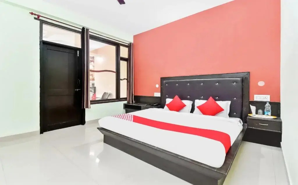 The Woodward Two By Oyo Room