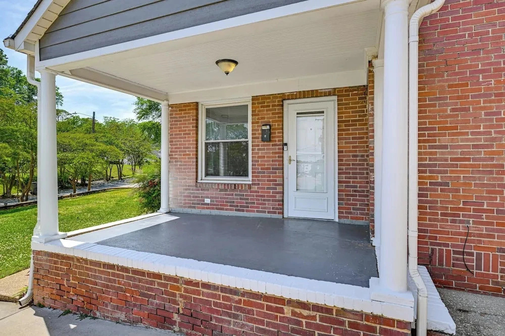 Charlotte Home 2 Mi to Center City: Free Parking