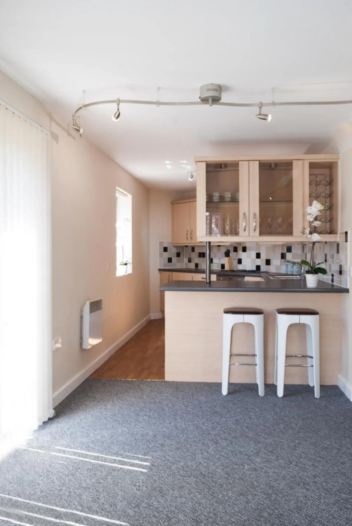 Chestnut Court 2 Bed Apartment FREE Parking WiiFi Smart TV