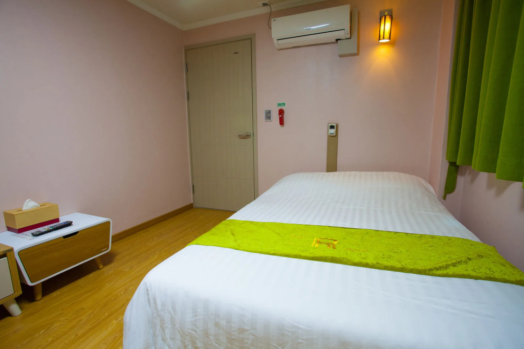 Jeju R Hotel & Guesthouse