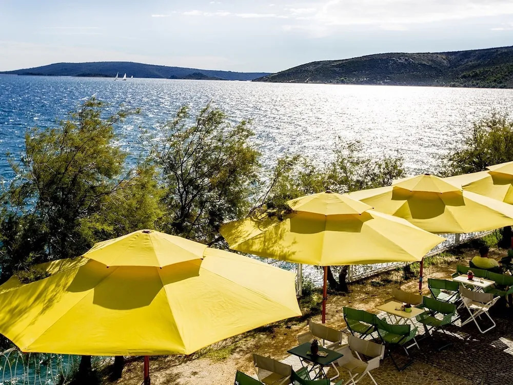 Tidy house with a microwave, 6 km. from the beautiful Trogir