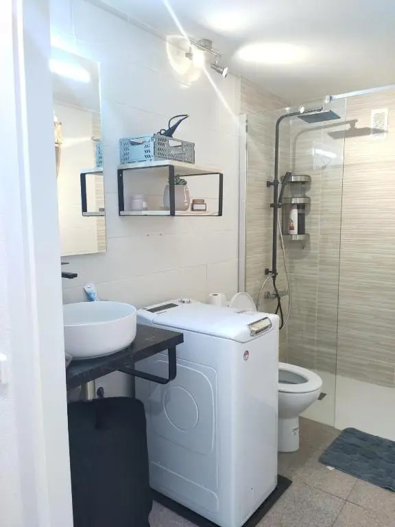 SUPERBE APPARTEMENT AVEC PISCINE, PLAGE A 300m! PORT AVENTURA A 5 mn!