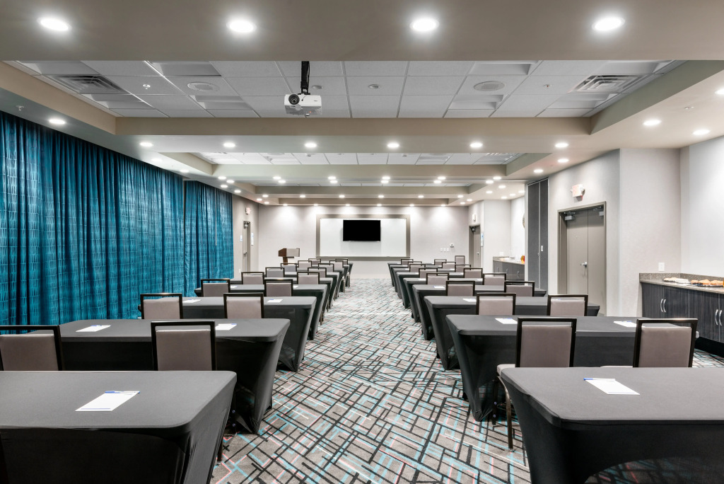 Holiday Inn Express & Suites - Charlotte Airport by IHG