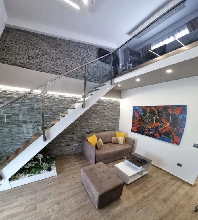 LUXSUITES