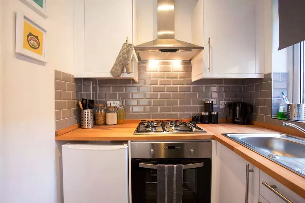 Hastings House - Modern 2 Bedroom House in Central Luton & Near Airport