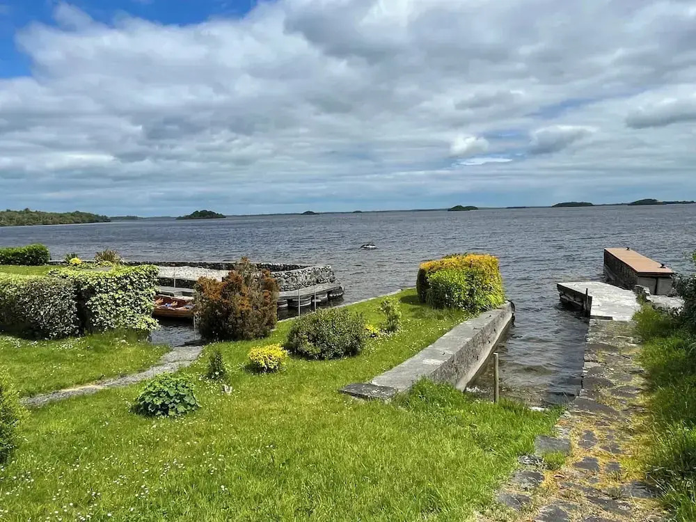 Lakeside Apartment Retreat in Oughterard Connemara