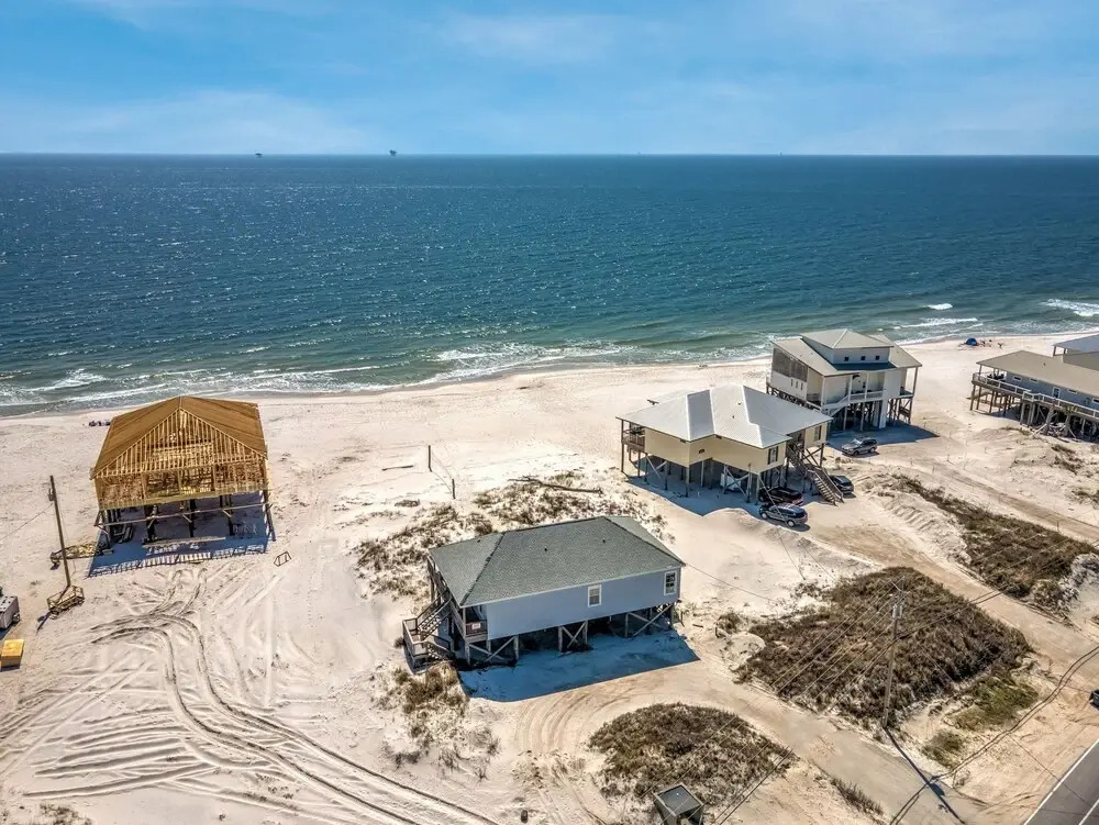 Island Sun - First Row Beach House! Fun And Games Galore - Including A Private Volleyball Pit! 3 Bedroom Home by RedAwning
