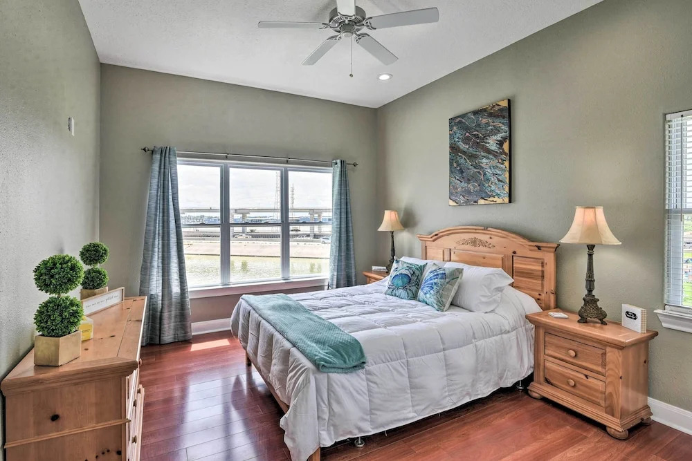 Secluded Seabrook Waterfront Home w/ Patio!