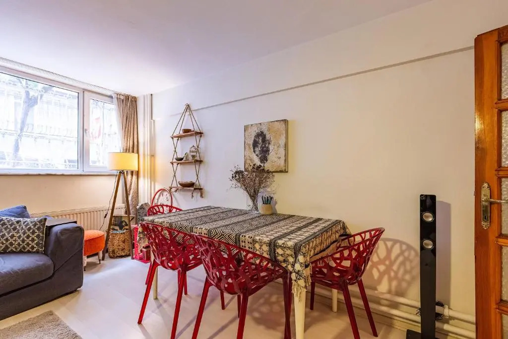 Cozy and Eclectic Apartment near Trendy Attractions of Tesvikiye