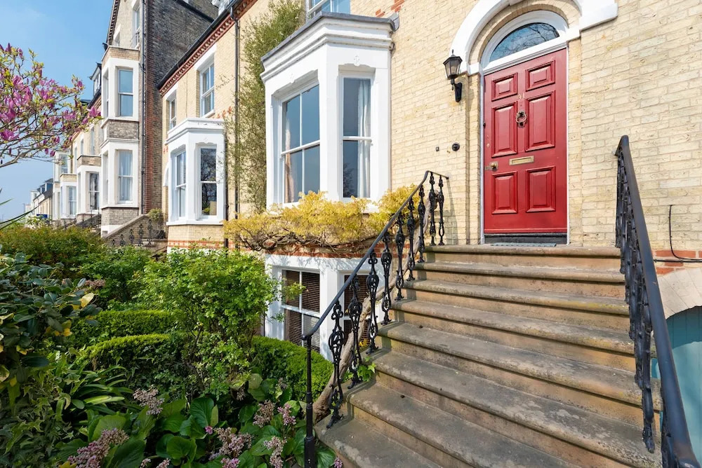 Melrose Lodge 4-bedroom house 1-bed flat