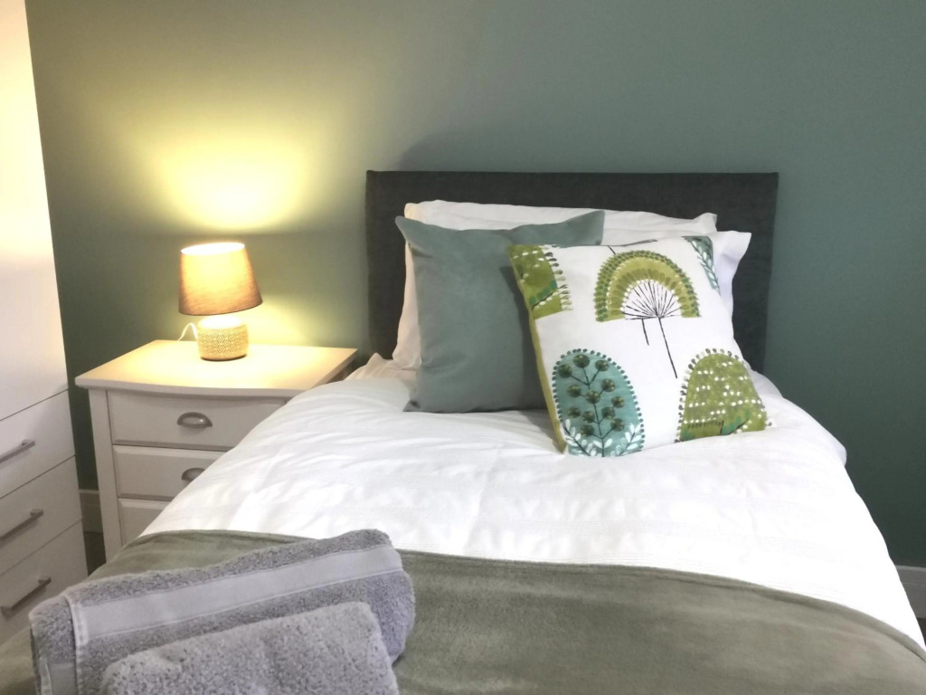 Spacious 2 Bedroom Corporate Apartment by Srk Serviced Accommodation