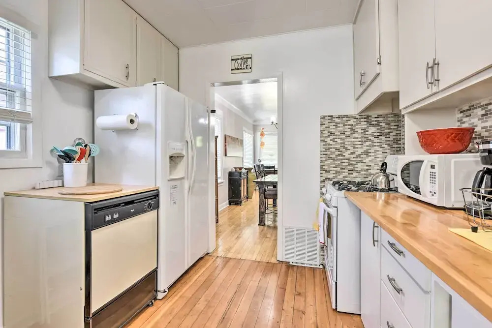 Bright Minneapolis Home: 2 Mi to Minnehaha Falls!