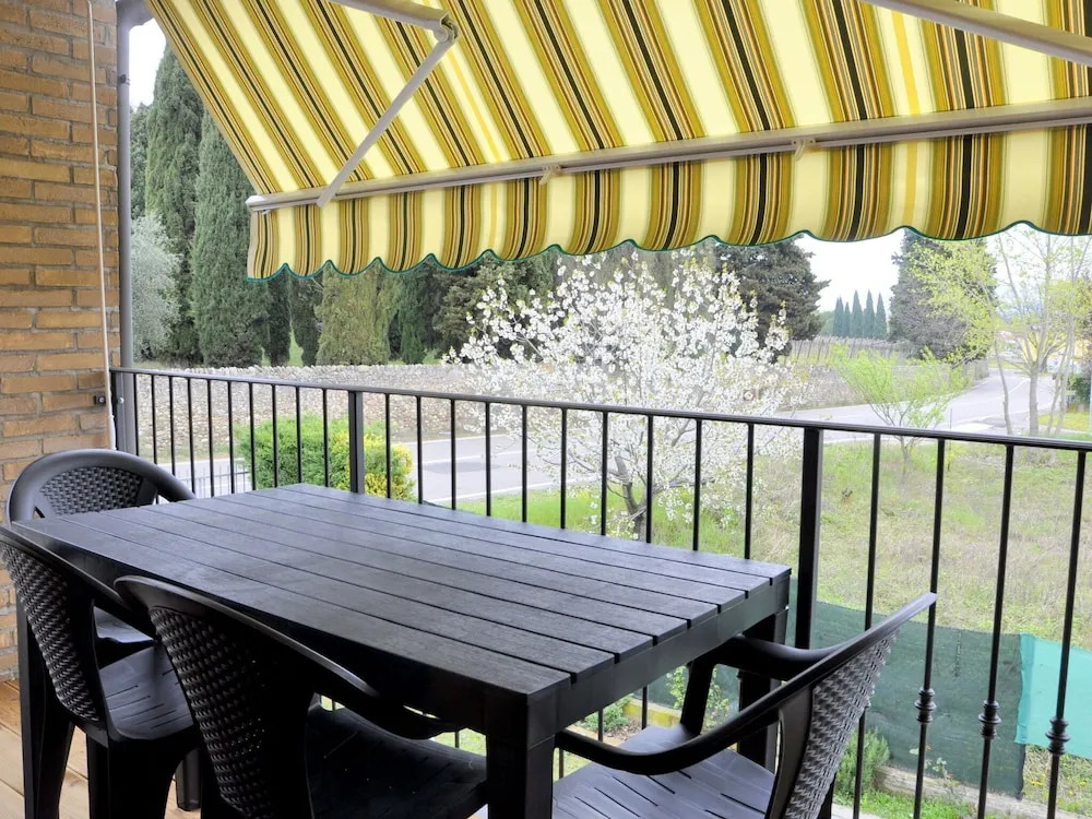 In a Quiet Area and not far From the Lake, Balconies Overlooking the Vineyards