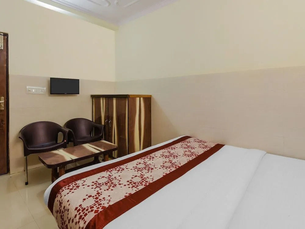 OYO 22322 Hotel Discovery Inn