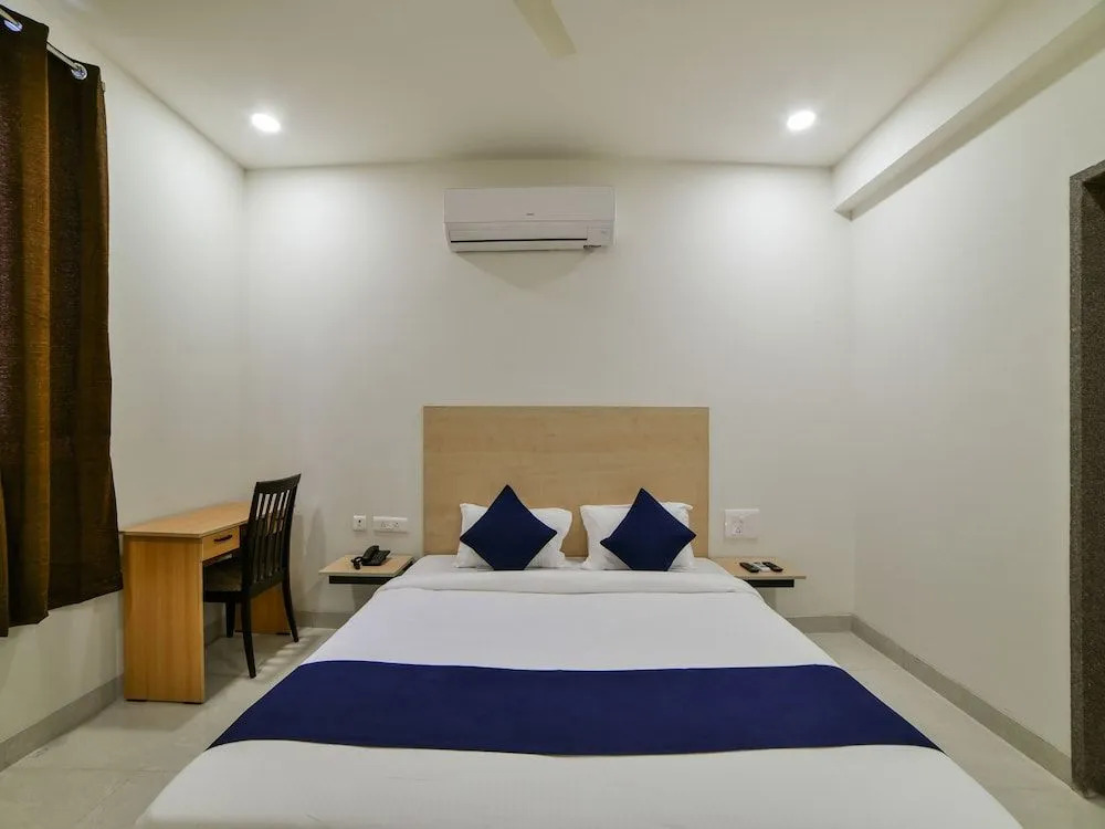 OYO 18833 SilverKey Babylon Whitefields